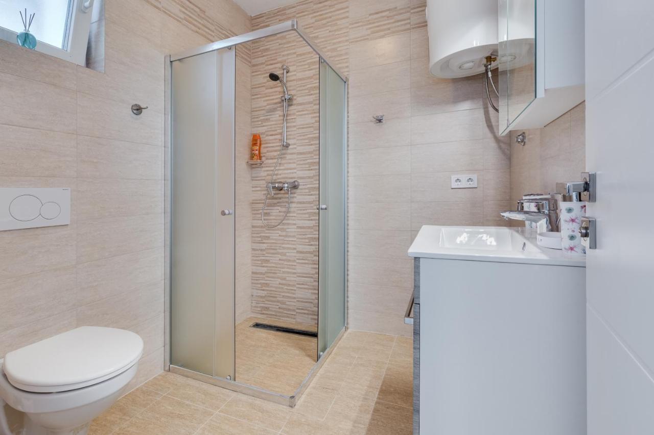 Apartmani Kastelina Vir Esterno foto