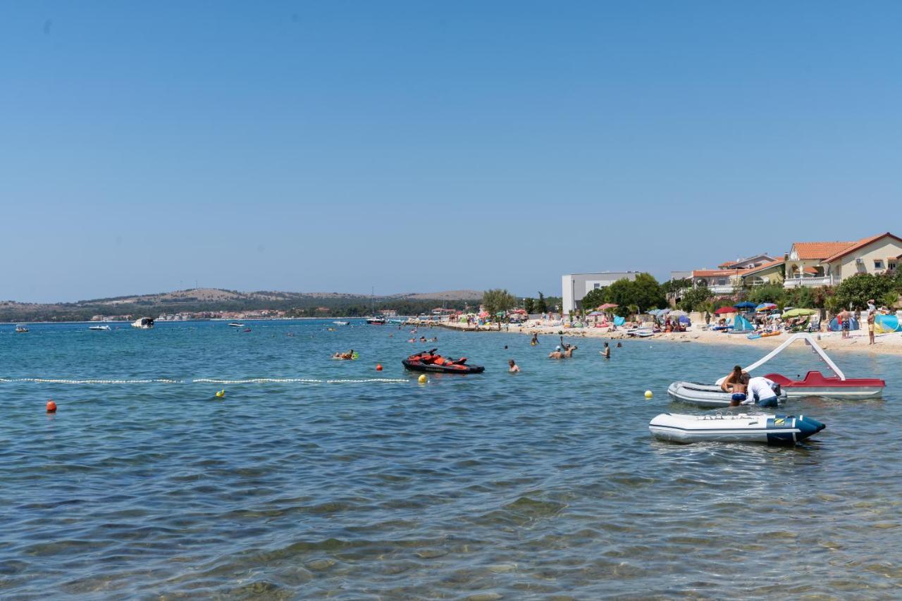 Apartmani Kastelina Vir Esterno foto