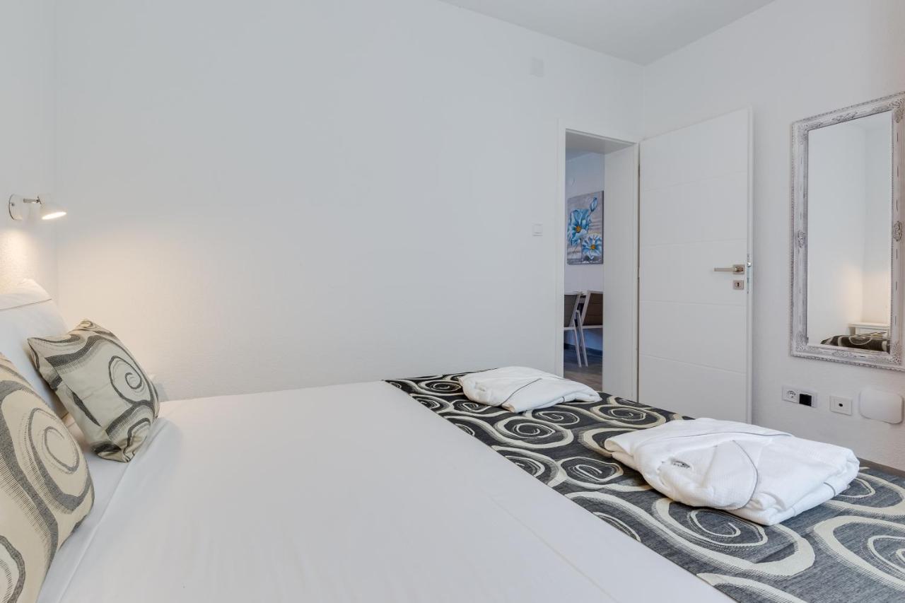Apartmani Kastelina Vir Esterno foto