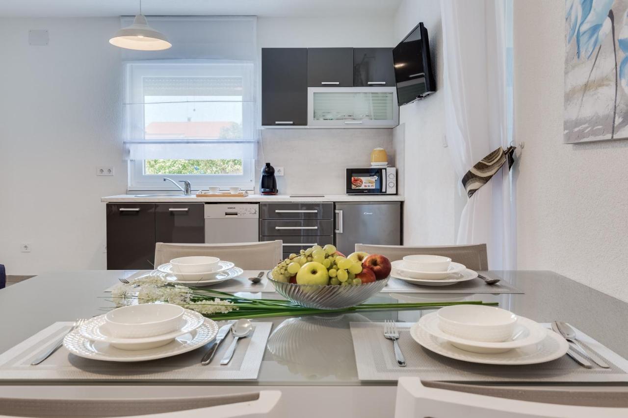Apartmani Kastelina Vir Esterno foto