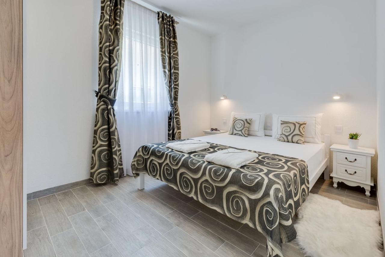 Apartmani Kastelina Vir Esterno foto
