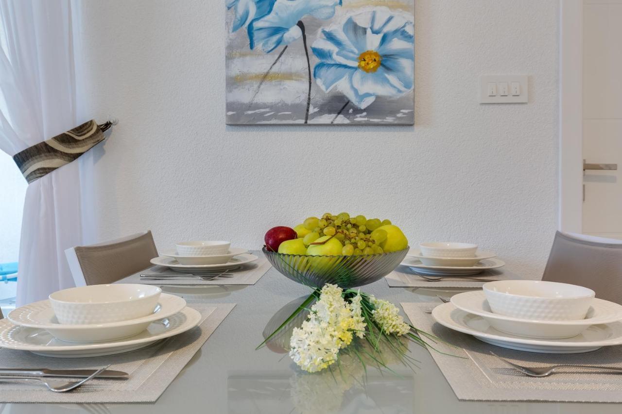 Apartmani Kastelina Vir Esterno foto