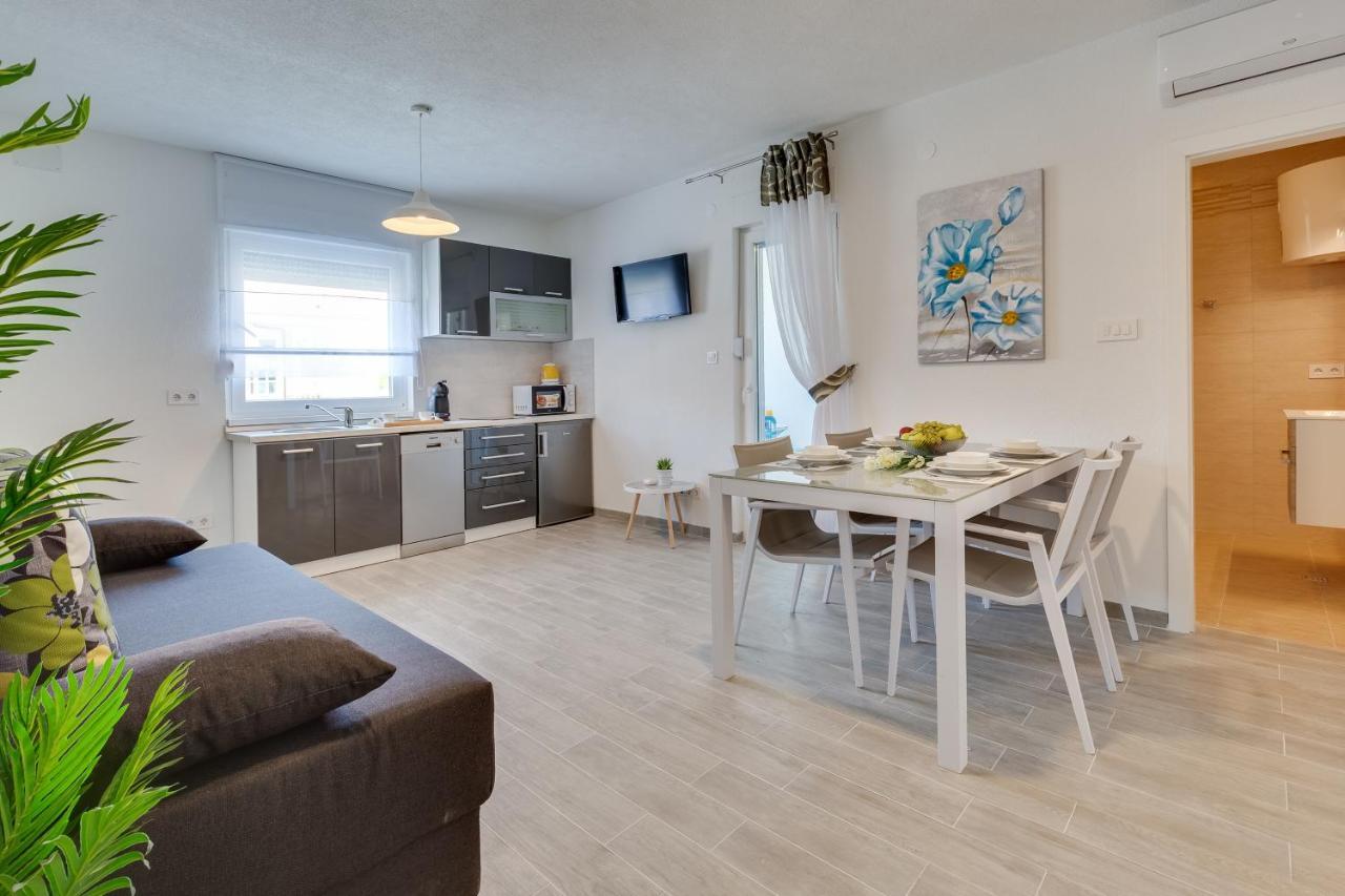 Apartmani Kastelina Vir Esterno foto