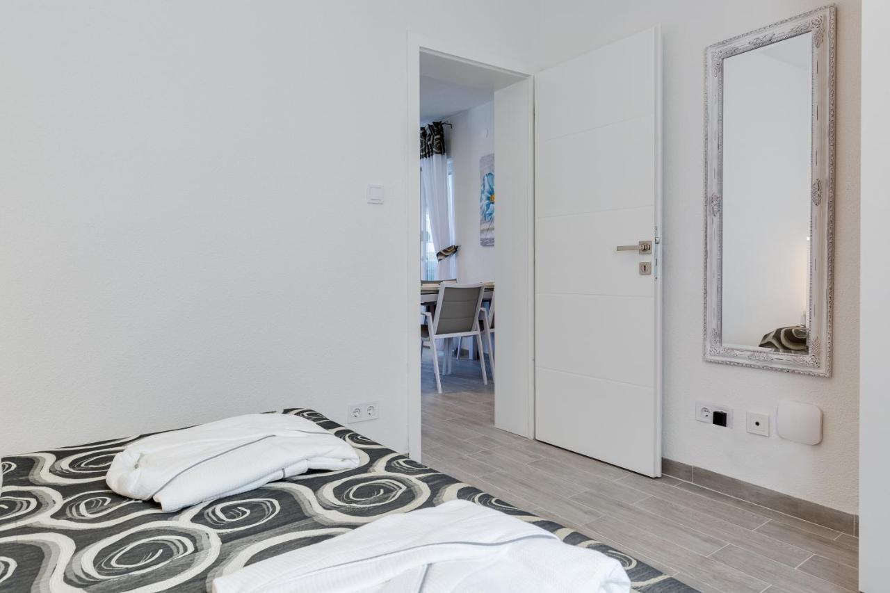 Apartmani Kastelina Vir Esterno foto