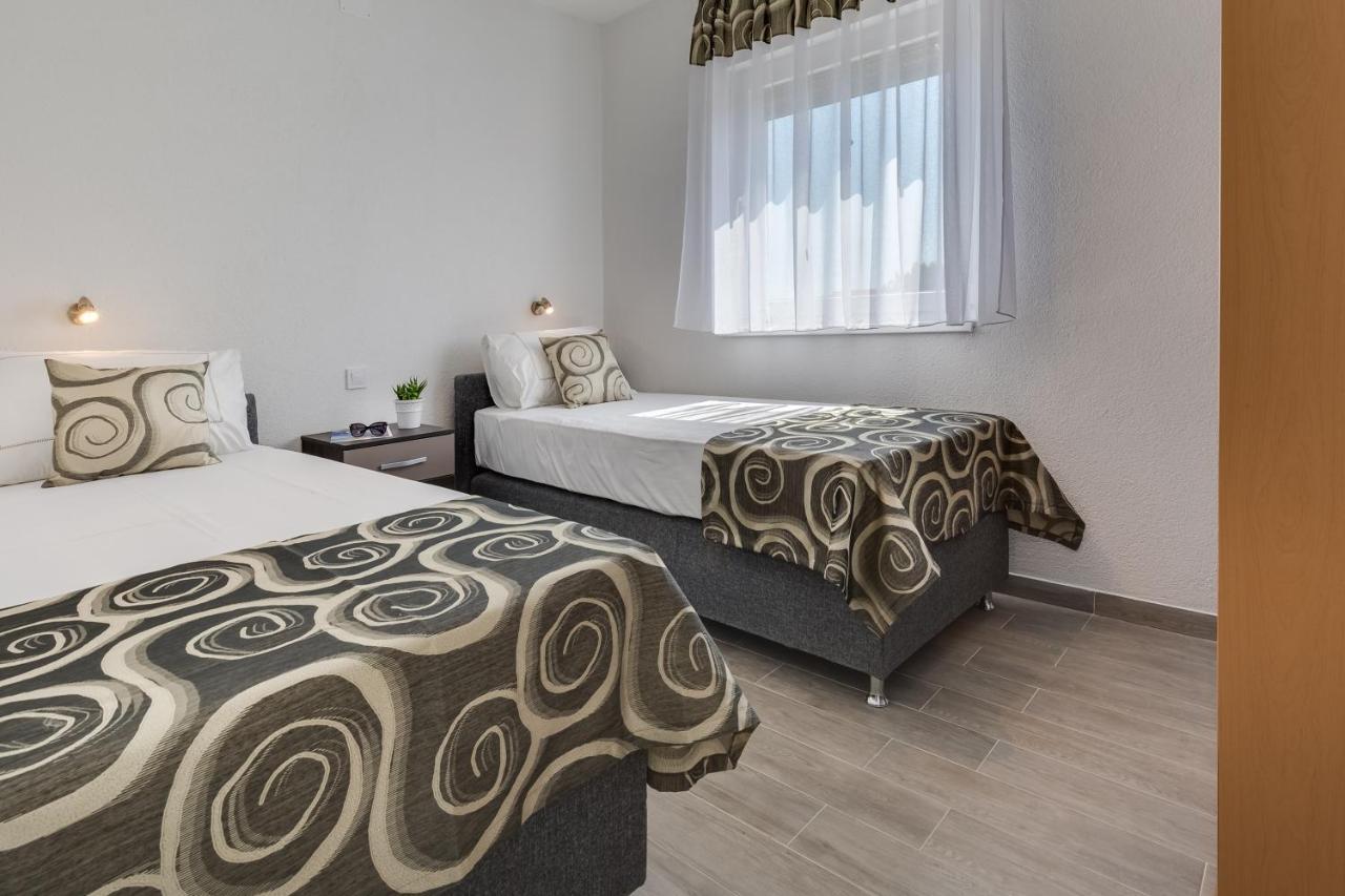 Apartmani Kastelina Vir Esterno foto