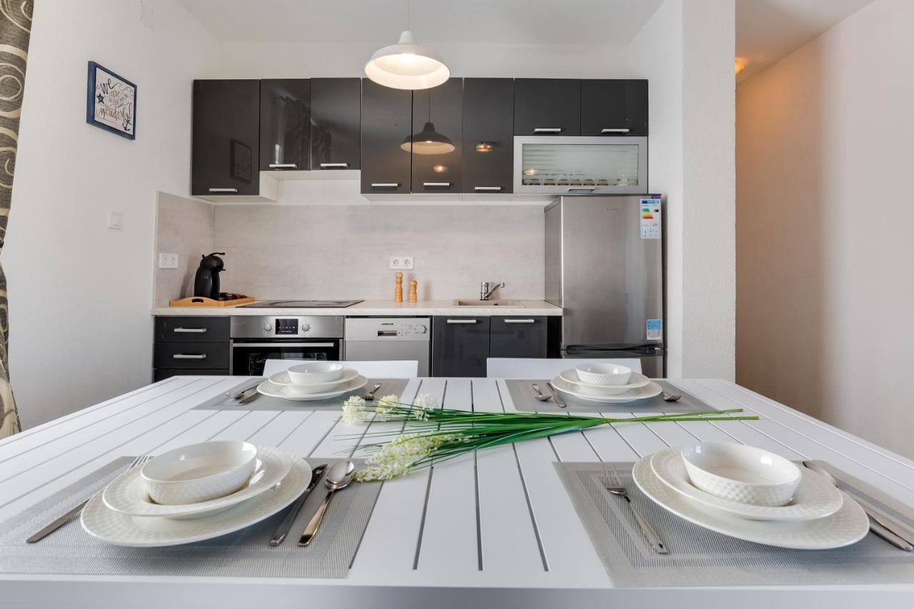 Apartmani Kastelina Vir Esterno foto