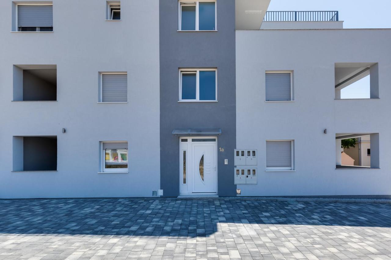 Apartmani Kastelina Vir Esterno foto
