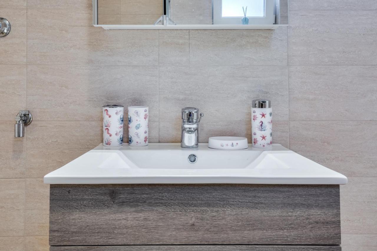Apartmani Kastelina Vir Esterno foto